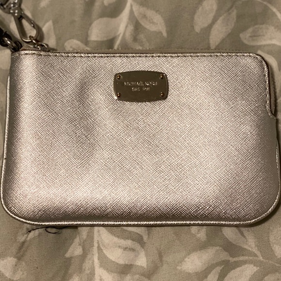 Michael Kors Handbags - Michael Kors wristlet/wallet